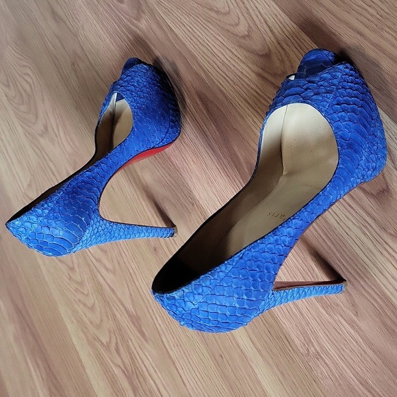 Christian Louboutin Blue Watersnake Peep Toe Size 37 Pumps - Picture 3 of 7